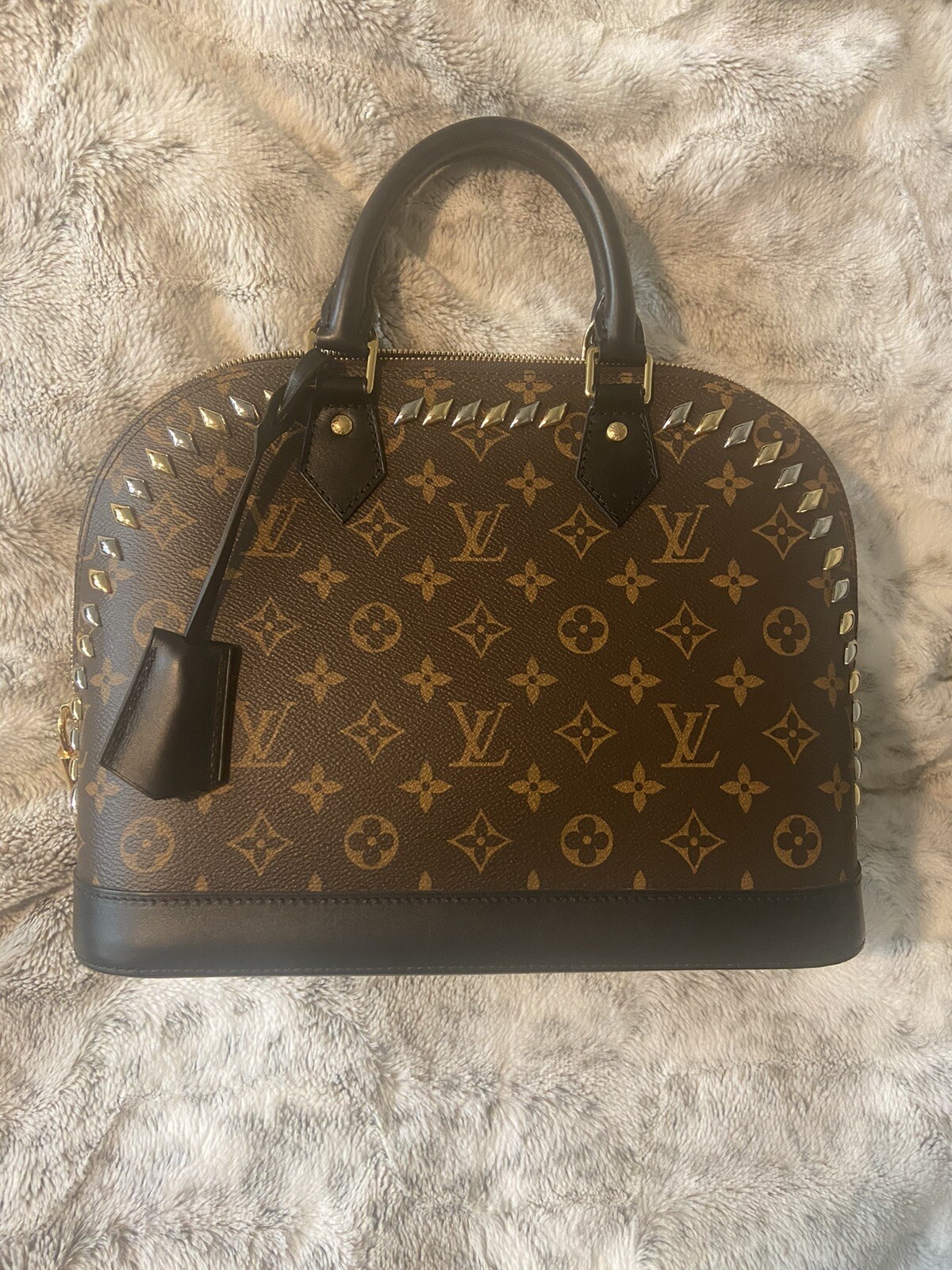 AUTHENTIC LOUIS VUITTON MONOGRAM ALMA PM STUDDED HANDBAG! RARE image 2