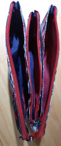 ESTUCHE PEPE JEANS TRES COMPARTIMENTOS. EN BUEN ESTADO - Imagen 3 de 4