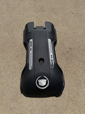 2002 - 2006 Cadillac Escalade 6.0 Vortec H.o. Center Engine Cover Lq9 Oem Gm 2002 - 2006 Cadillac Escalade 6.0 Vortec H.o. Center Engine Cover Lq9 Oem Gm