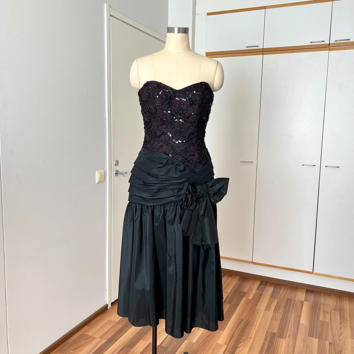 cute pregnancy dresses Adorel Maternity Dress Midi Ruffle V-Neck Flowy Smocked Empire Waist Casual Pregnant Outfit Baby Shower Green Leopard Print M at Amazon Women's Clothing store Size:46 X-Long bf-30-app Perrie Slinky Ruched Maxi ruffle sleeve