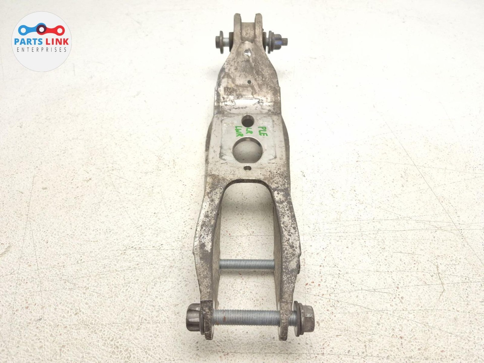 2016-20 BENTLEY BENTAYGA REAR LEFT LOWER CONTROL ARM STRUT SEAT WISHBONE 636 OEM