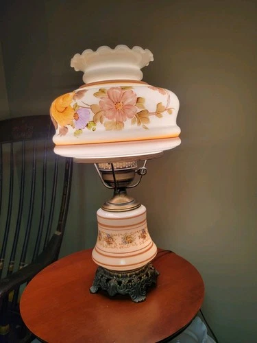 Vintage 1973 Quoizel Abigail Adams 3 way Floral Hurricane Gold Parlor Lamp 18”
