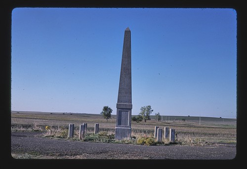 Photo:Mobridge South Dakota Sakakawea Monument Route 1806 1900s Obelisk