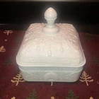 Vintage Tiara Indiana  White Milk Glass Honey Bee Box w/ Lid  READ