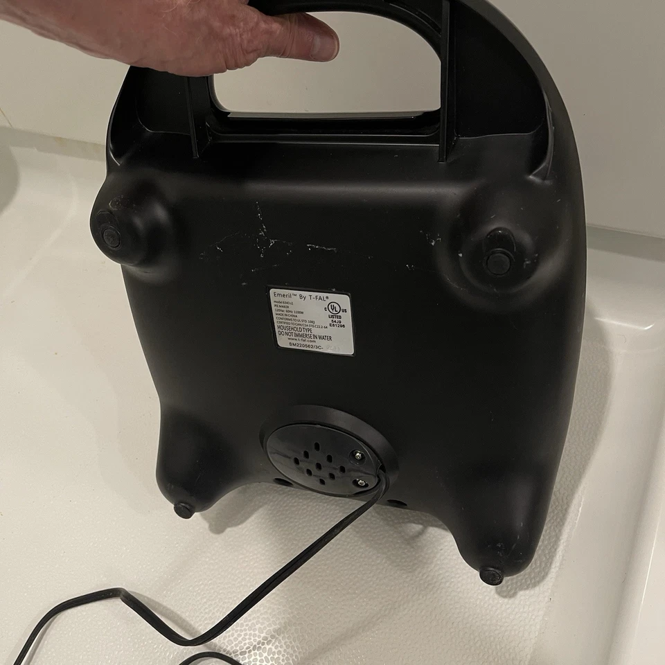 Platos antiadherentes eléctricos Emeril by T-Fal 6343s1 negros para hacer pasteles y pasteles Foto 3 de 4