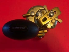 SHIMANO TRINIDAD TN 16 GOLD CONVENTIONAL FISHING REEL + GOLD SHIMANO ROD CLAMP