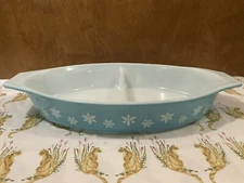 Vintage Pyrex Turquoise Snowflake Divided 1 1/2 Quart Casserole Dish No Lid