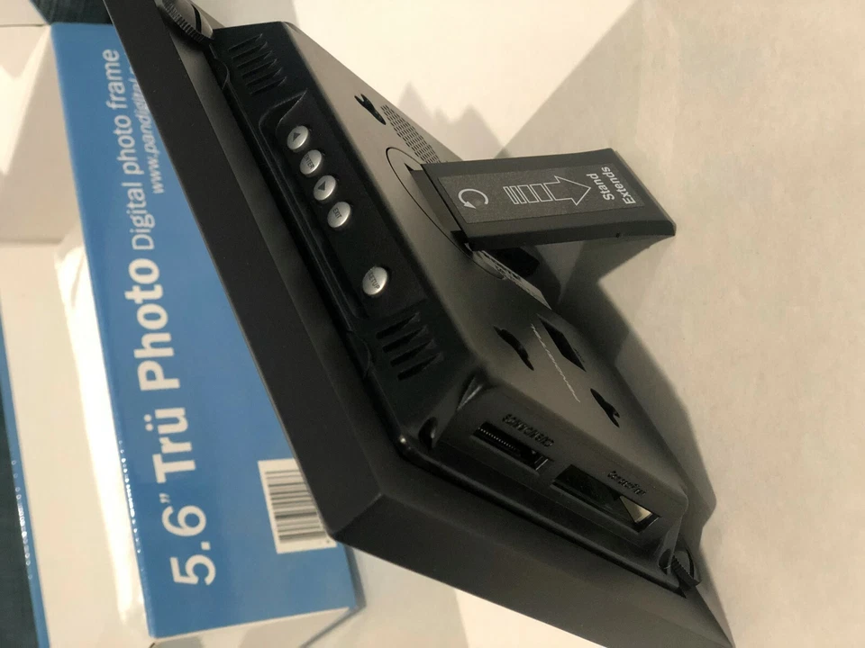 PanDigital Digital Photo Frame - 5.6" Tru Photo Pan56-2 LCD 4:3 w/ Remote 128MB - Image 4 of 4