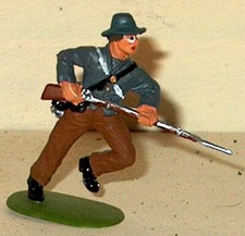 CIVIL WAR CONFEDERATE CHARGING 54MM BY ACCURATE OF ENGLAND