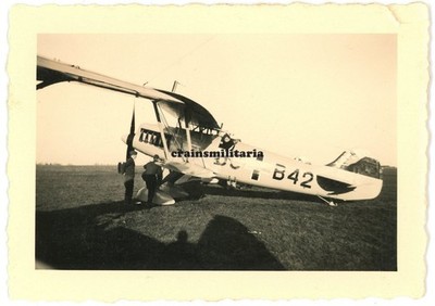 Orig. Foto Heinkel He 51 Flugzeug mit Kennung am Flugplatz