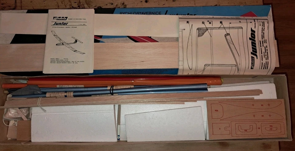 N"OSTALGIE BAUSATZ  SEGLER "JUNIOR" VON MÓDELA  - Bild 2 von 4