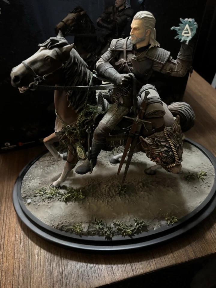 *Limited Edition* The Witcher 3 Wild Hunt Geralt of Rivia and Roach Statue - 13" - Image 3 of 4