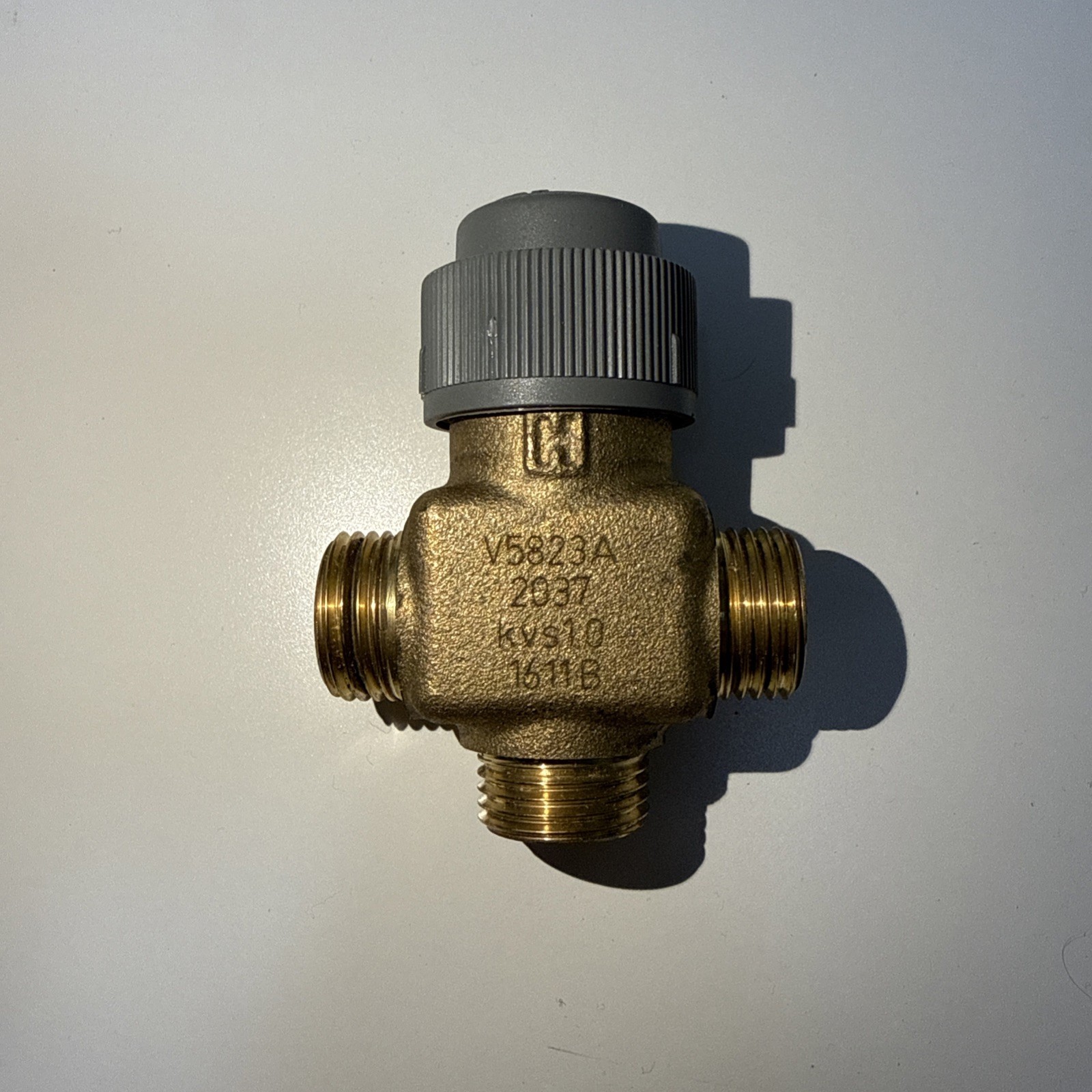 Válvula de 3 vías Honeywell V5823A2037 PN16 AB15 AB Kvs valor 1,0 embalaje original sin usar