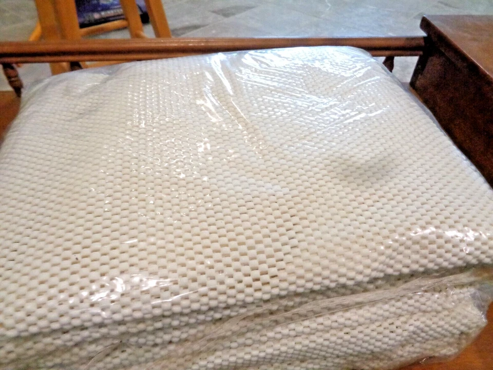 Oriental Weavers ComfortGrip Area Rug Pad 5’ X 8’ Actual Size 4'-8" X 7'-6" - Image 3 of 4