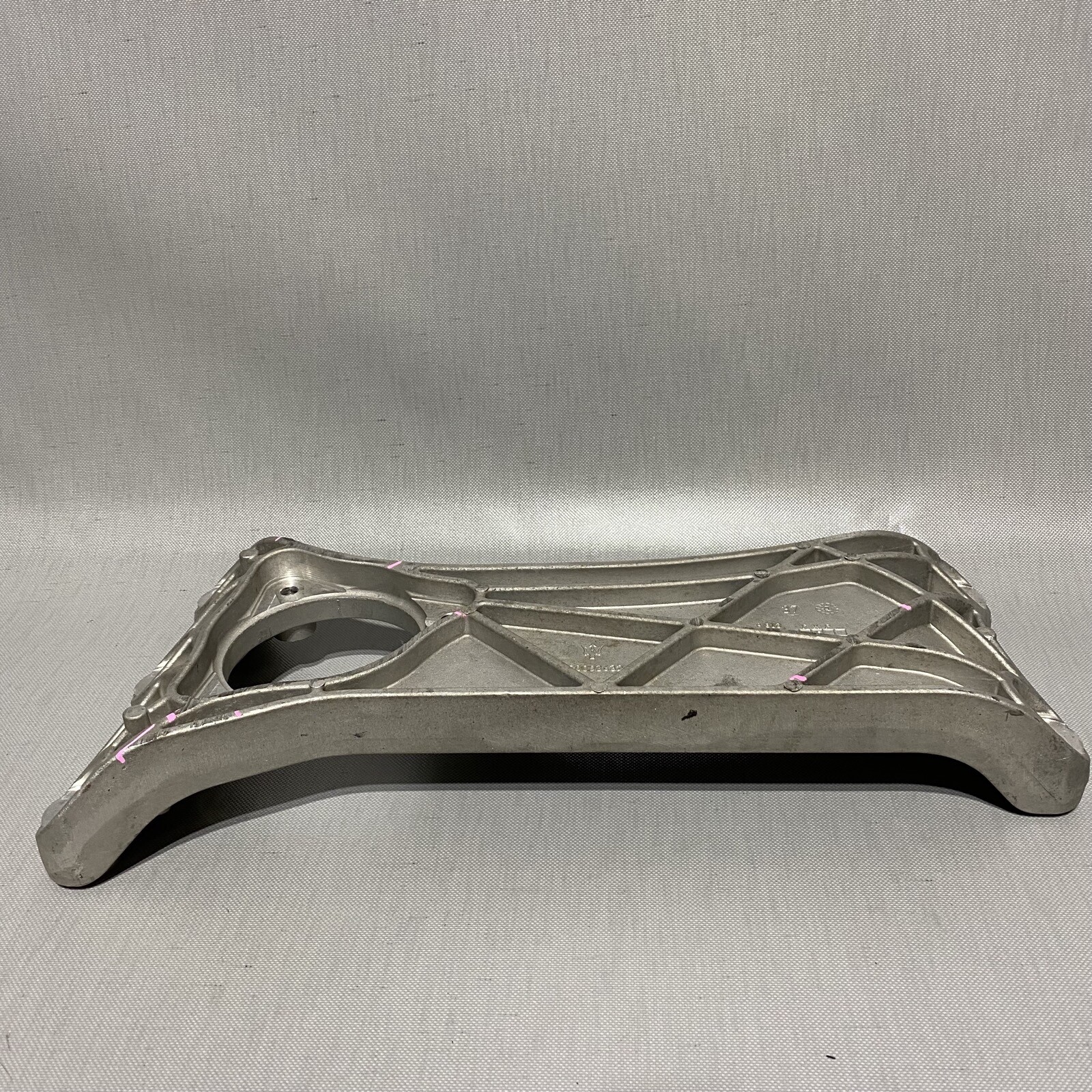 MASERATI GHIBLI QUATTROPORTE TRANSMISSION MOUNT BRACKET 2014 2015 2016 OEM