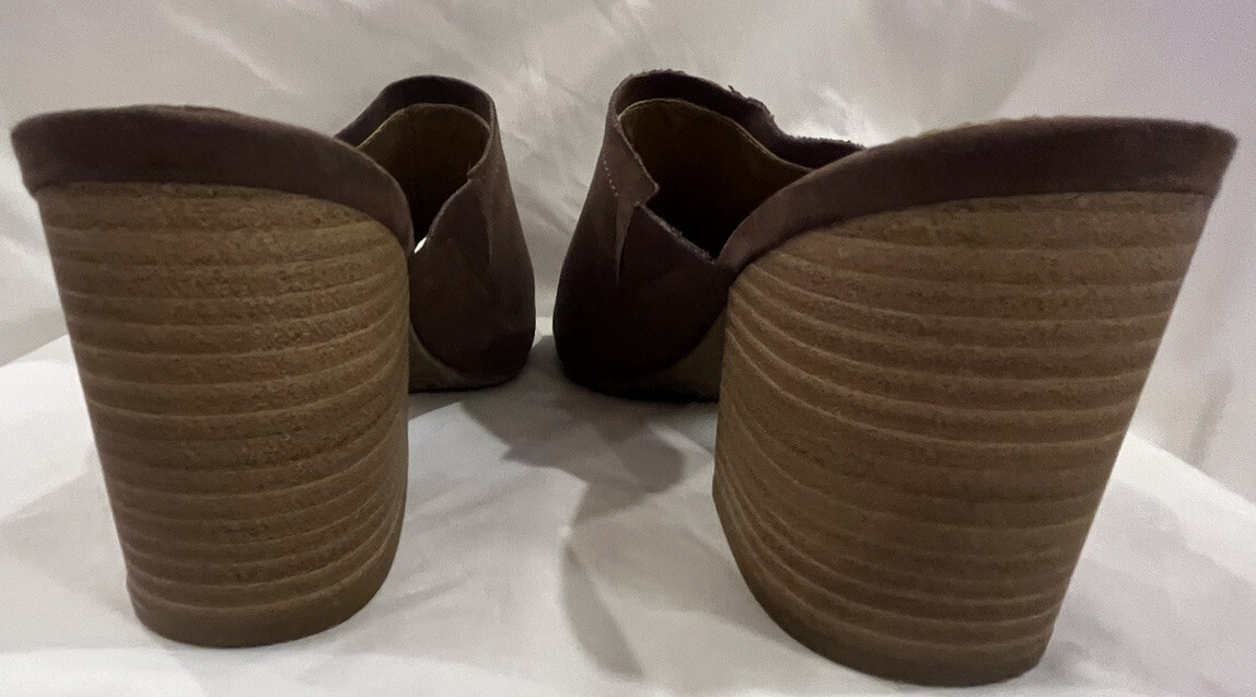 Universal Thread Women’s brown suede block heel o… - image 5