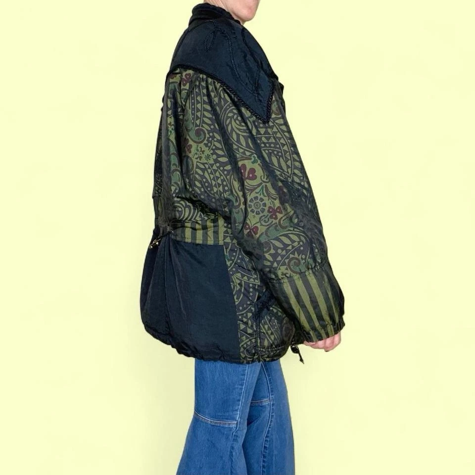 Chaqueta cortavientos vintage años 80 Winlit negra y verde floral bordada Foto 4 de 4