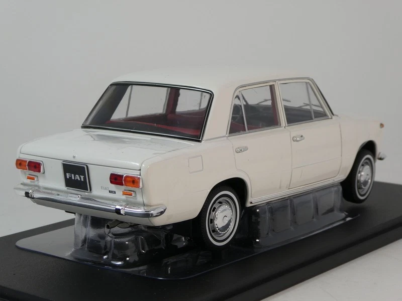 IXO Fiat 124 1970 1/18 18CMC205OP.24 - Immagine 2 di 3