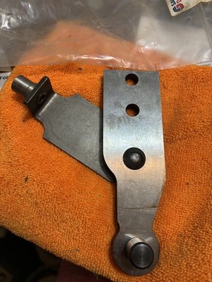 AT173177 Servo arm assembly for Sauer Danfoss   pump. Deere 750C