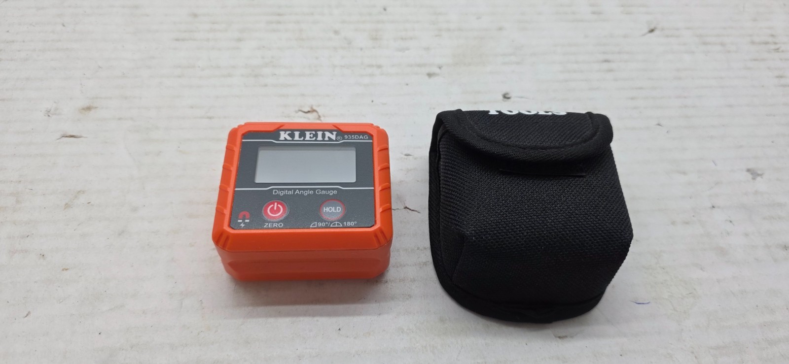 KLEIN TOOL 935DAG DIGIAL ANGLE GUAGE LEVEL 0-90 MAGNETIC BASE POUCH INCLINOMETER