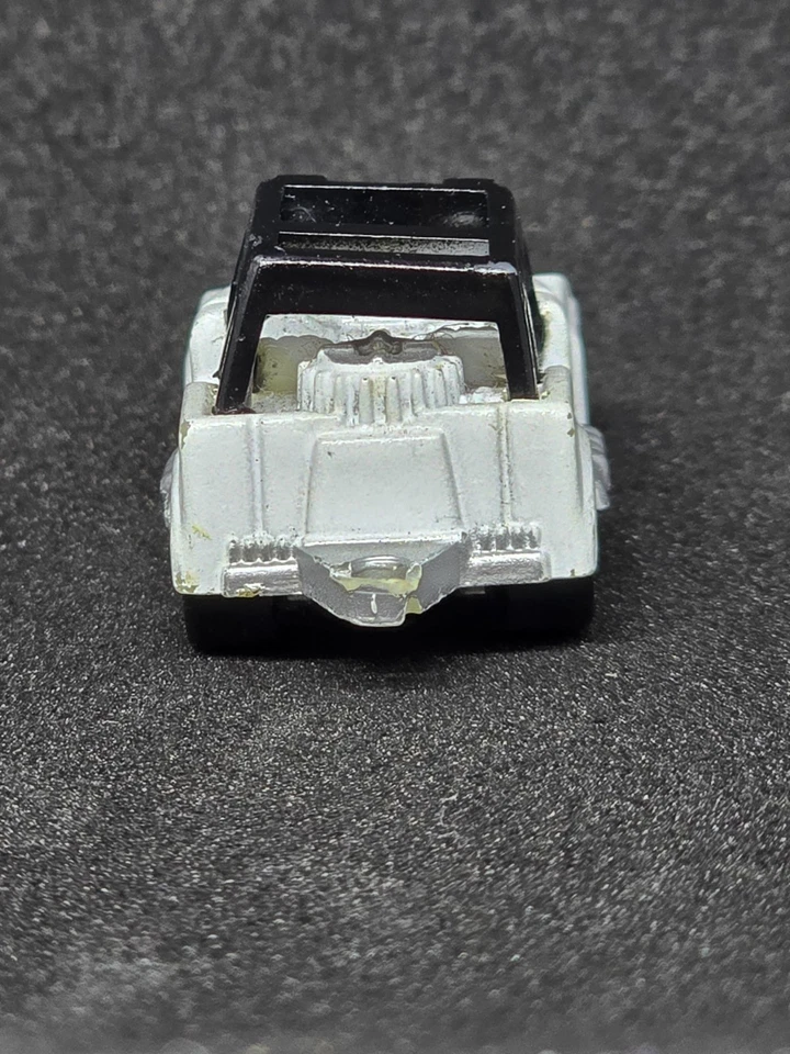 Vintage 1986 Galoob Micro Machines Mail-In Logo White Jeep - uneven Roll Bar  - Image 4 of 4