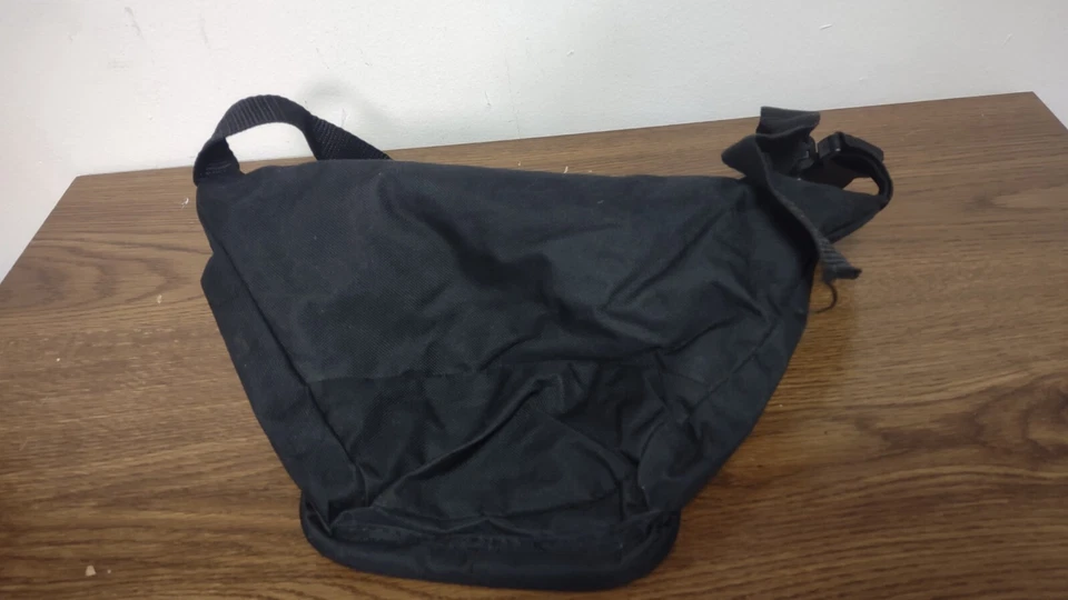 Bolsa de cintura Everest Signature - Preta - Pequena - 10" de largura - Imagem 4 de 4