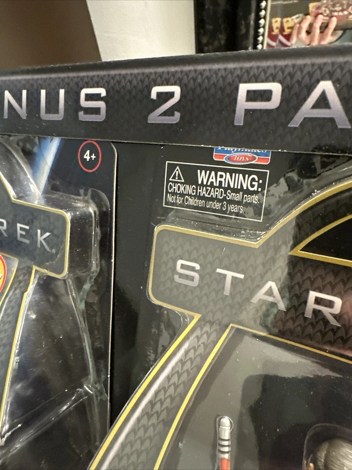 Star Trek Bonus 2 Pack Kirk and Cadet McCoy NUEVO  Foto 4 de 4