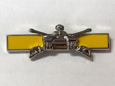 COMBAT ARMOR BADGE (1-3/16&nbsp;&raquo;)US US ARMY Hat Lapel Pin