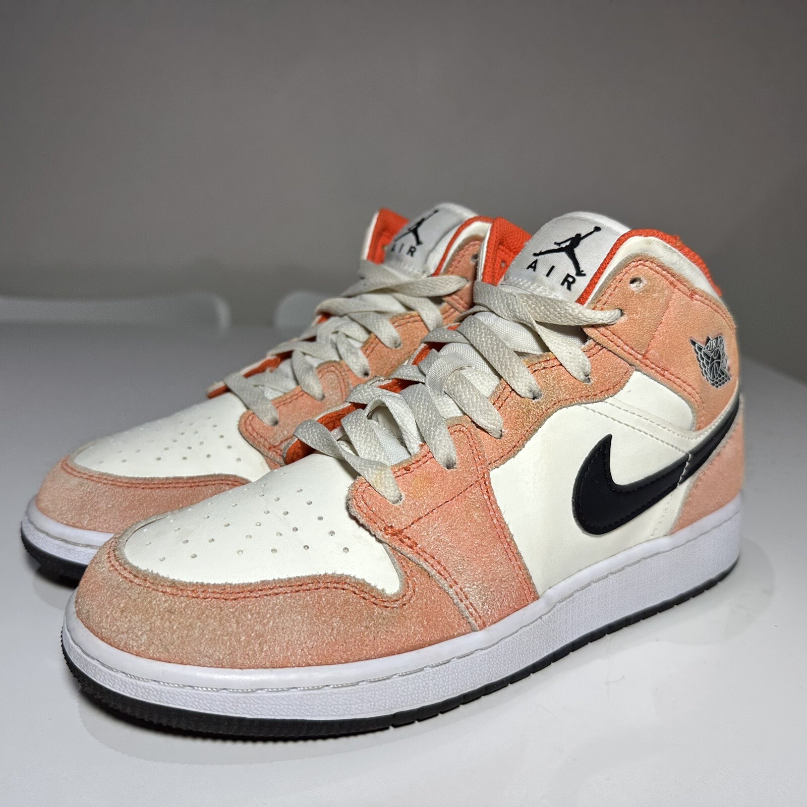 Boys Youth NIKE Air Jordan 1 Mid Orange Suede Sneakers Size 6Y #36662 thumbnail 13