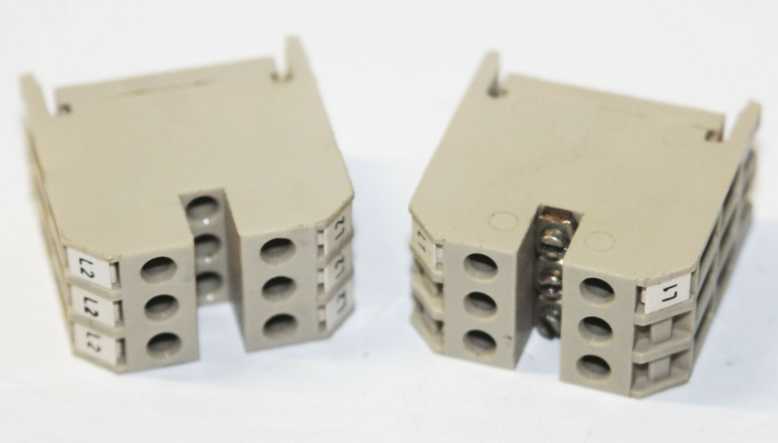 Lot of 2 - Siemans 8WA 1 302 Beige Terminal Block 600V 8-14AWG Size 14 8WA1302