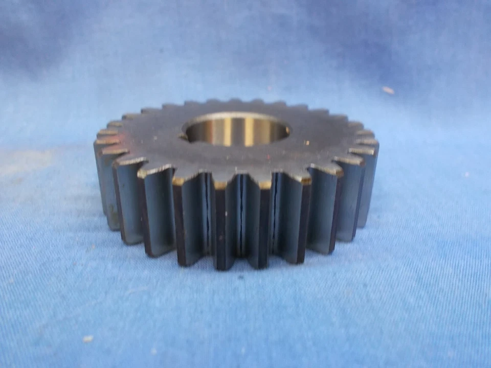 Kawasaki 13121-021. Engranaje de piñón primario OEM. Se adapta a Kawasaki S1 S2 KH250. Foto 4 de 4