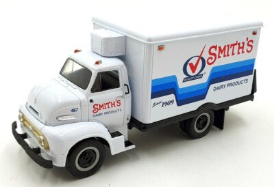 Miniature First Gear 1/34 – 1953 Ford C-600 Straight Truck – New York Central System