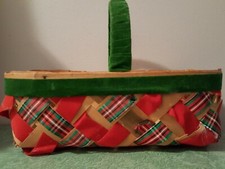 Pequeña cesta de Navidad cruzada estilo m…
