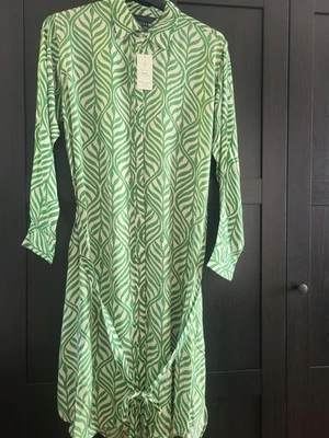 New look Midi dress size 14 NWT GREEN AND WHITE geometric pattern . - Image 1 of 4