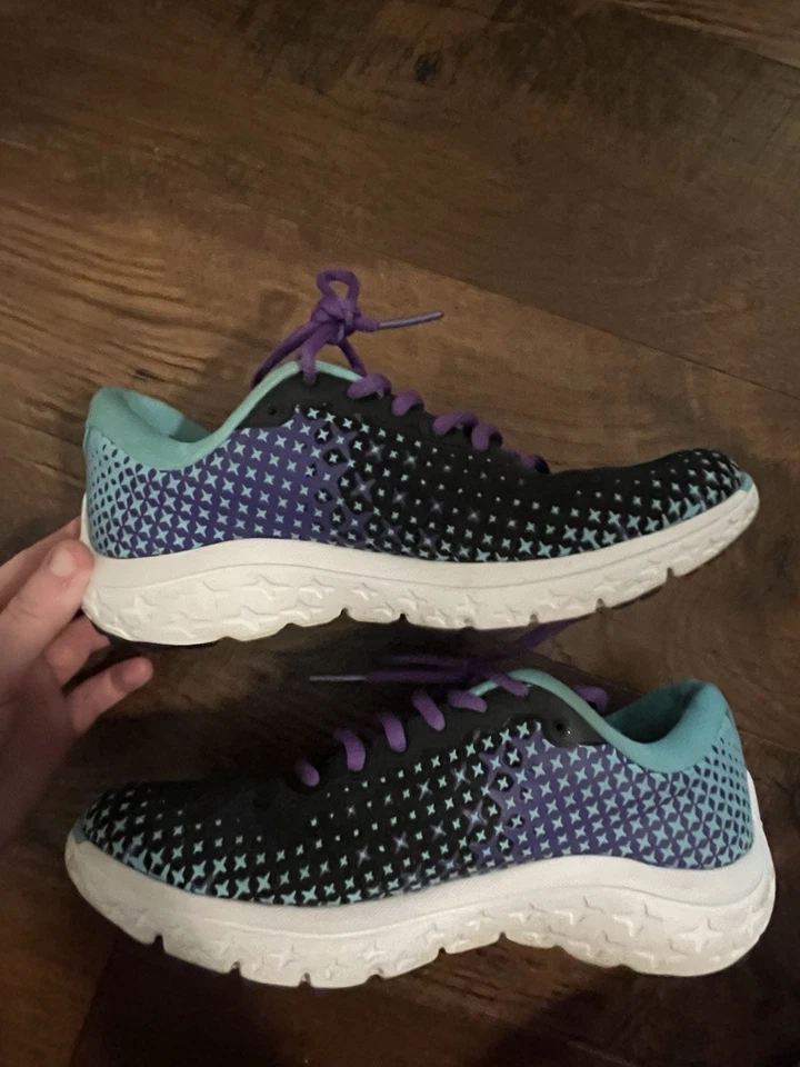 Zapatos para correr Brooks Pure Flow 5 1202071B488 verde azulado/púrpura/negro para mujer 7” Foto 2 de 4
