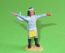 Timpo Toys  -  Indianer  Apache  Silbergrau  Speerwerfer