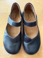 t s mary jane womens black leather round toe flats EU 38, US 7.5 near perfect