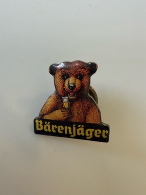 BARENJAGER Honey Liquor OKTOBERFEST German Bear Lapel Pin. ~A7~