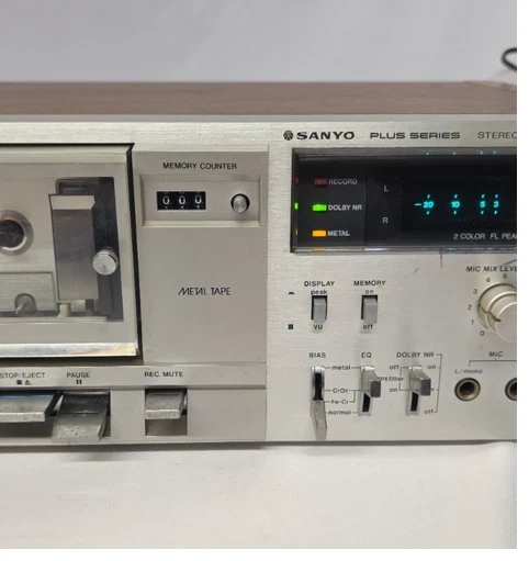 SANYO PLUS-Series 055 Cassette Deck - Reproductor de audio doméstico vintage probado y funcionando Foto 3 de 4