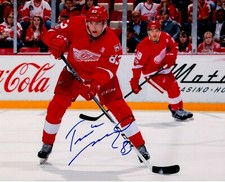 TOMAS NOSEK autographed SIGNED DETROIT RED WINGS 8X10 photo #2