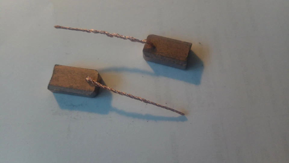 Charbons Pour L'Alternateur 2 Pcs BMW R100 - R45, R75 - R50 - Photo 1/1