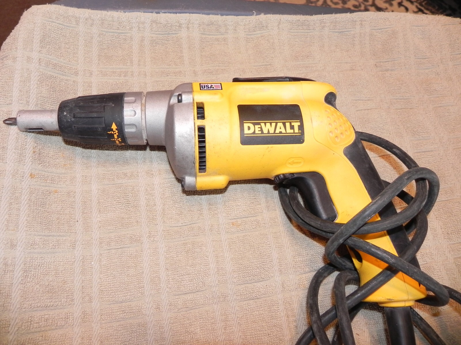 dewalt-dw272-6-3-amp-120v-corded-variable-speed-reversible-drywall