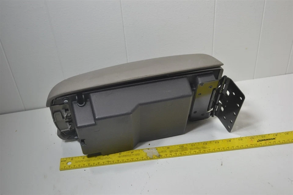 Saturn Aura - Tapa de consola central gris OEM reposabrazos de doble capa Foto 2 de 3