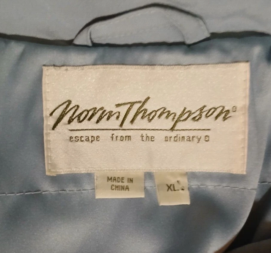 Norm Thompson trench coat women XL blue button close hood, belt, New with Tags - Image 3 of 4