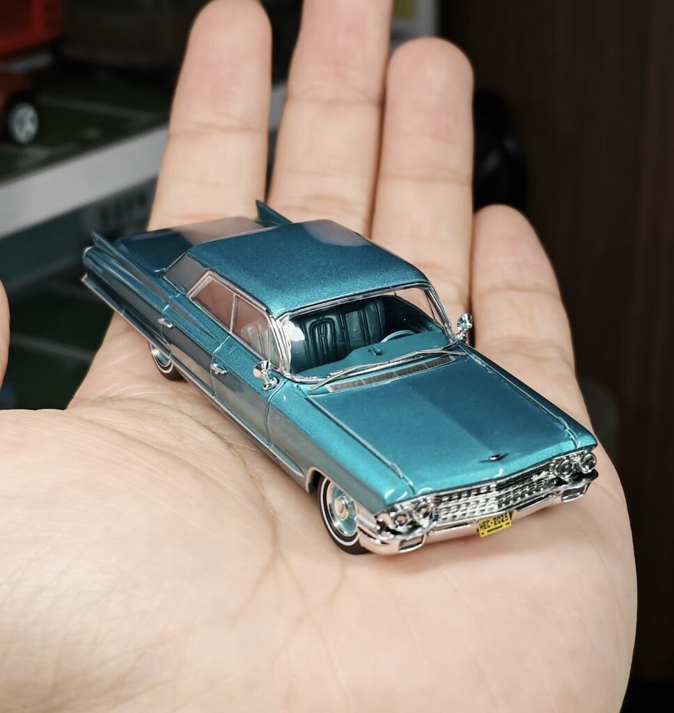 1:64 MK 1962 Cadillac DeVille HEC Scene Muscle Car Collectible