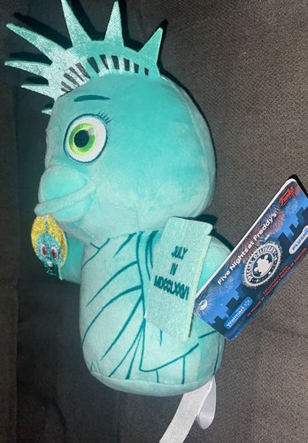 Funko - Five Nights at Freddy's Liberty Chica felpa (63157) exclusiva de Walmart 🙂 - Imagen 7 de 9