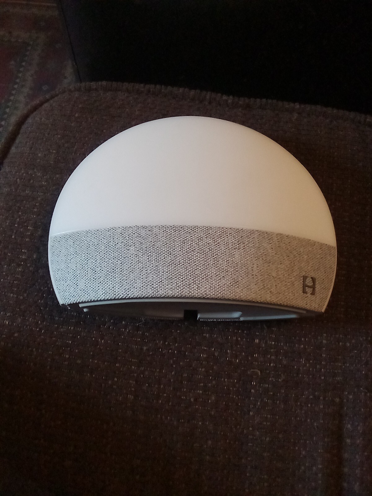 Hatch RESTORE03 White 12V Semi-Circle Light Sleep Assistant Smart Sound Machine