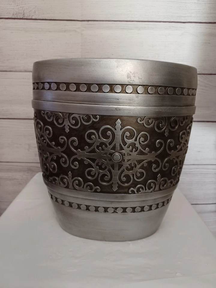 Raymond Waites? Maceta o maceta pesada de 10" gris antracita damasco en relieve Foto 2 de 4
