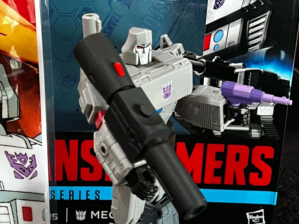 MEGATRON • UPGRADE KIT & PRINT • 1986 TRANSFORMERS THE MOVIE • STUDIO SERIES - Image 3 of 4