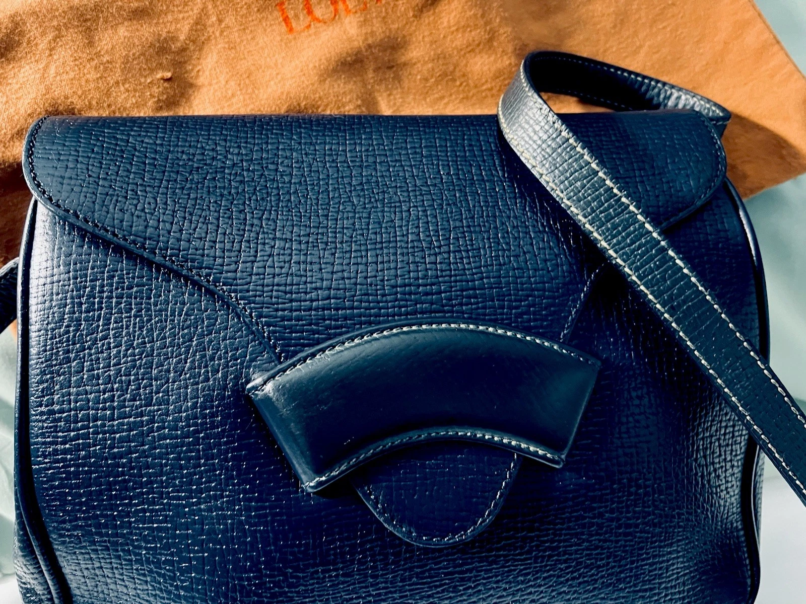 Loewe — Loewe Vintage“Barcelona”95? Navy Blue Flap Over Shoulder/Crossbody Bag